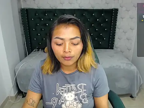 Snapshot of madelein_m chatting on 11, 2, 2025 madelein m online show from 11, 2, 2025