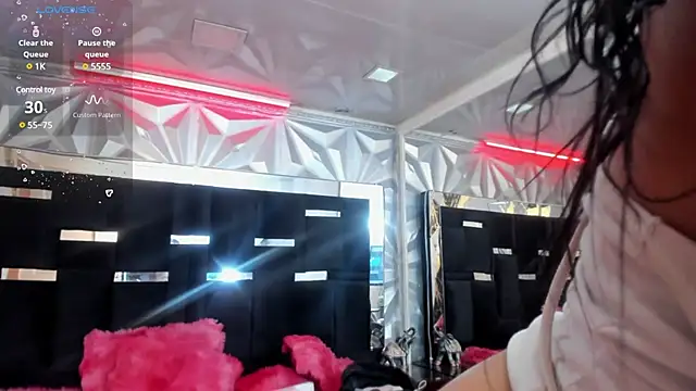 Snapshot of Shelley-Hack chatting on 1, 3, 2025 Shelley-Hack online show from 1, 3, 2025