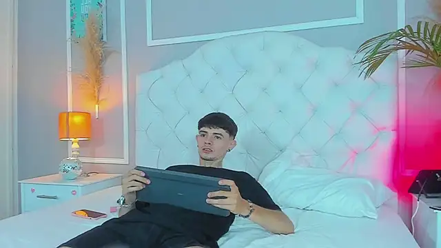 connor and angel online show from 22, 3, 2025