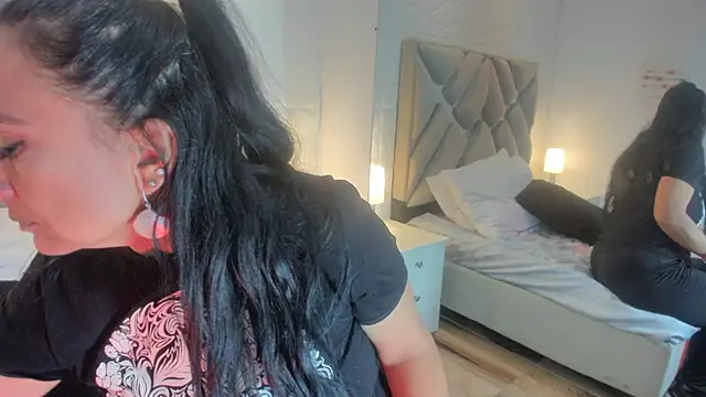 raquell moore online show from 10, 2, 2025