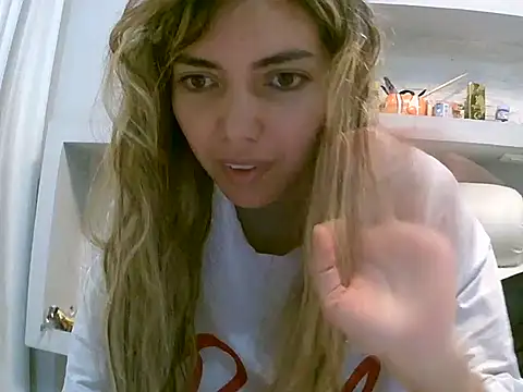 VittoriaTaylor online show from 6, 5, 2026