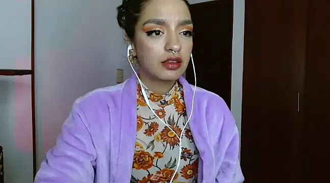 Snapshot of ravenvancleef chatting on 11, 3, 2025 ravenvancleef online show from 11, 3, 2025