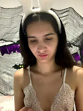 Snapshot of Bella_still chatting on 30, 10, 2025 Bella still online show from 30, 10, 2025