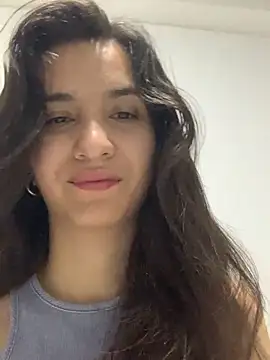 Snapshot of Bella_still chatting on 2, 11, 2025 Bella still online show from 2, 11, 2025