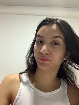 Snapshot of Bella_still chatting on 7, 11, 2025 Bella still online show from 7, 11, 2025