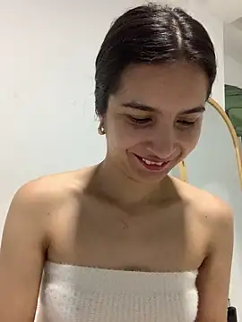 Snapshot of Bella_still chatting on 1, 12, 2025 Bella still online show from 1, 12, 2025