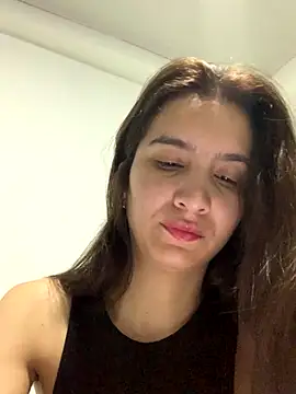 Snapshot of Bella_still chatting on 4, 12, 2025 Bella still online show from 4, 12, 2025