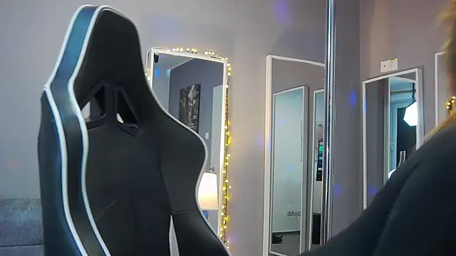 Eva Lovvia  online show from 23, 1, 2025