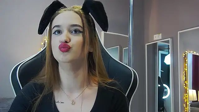 Eva Lovvia  online show from 23, 1, 2025