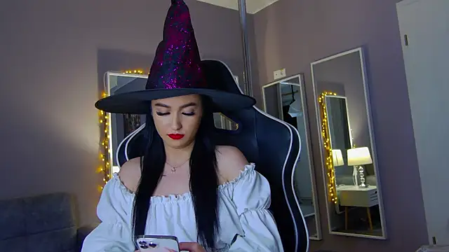 Eva Lovvia  online show from 7, 2, 2025