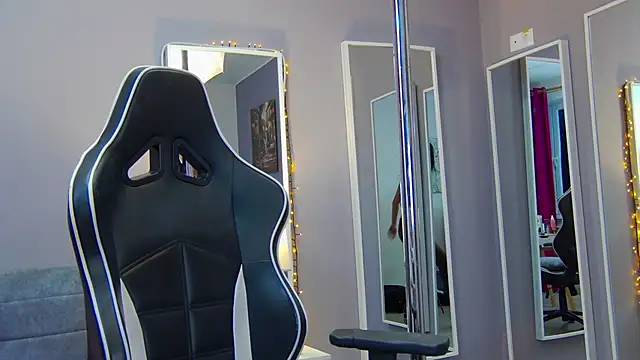 Eva Lovvia  online show from 20, 2, 2025