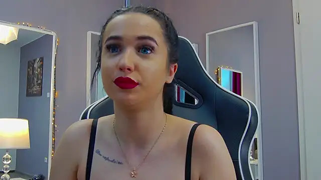 Eva Lovvia  online show from 24, 2, 2025