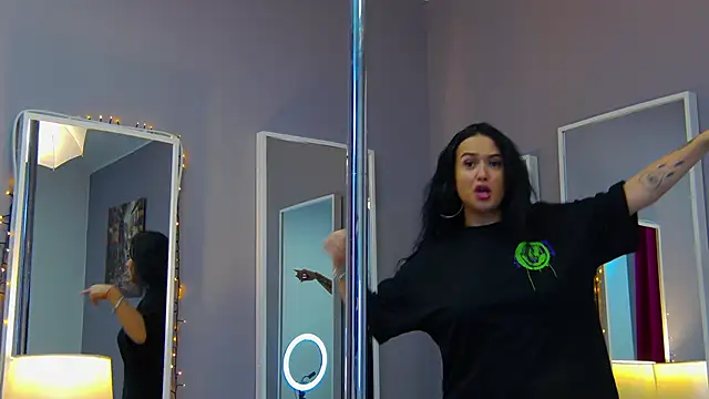 Eva Lovvia  online show from 26, 2, 2025