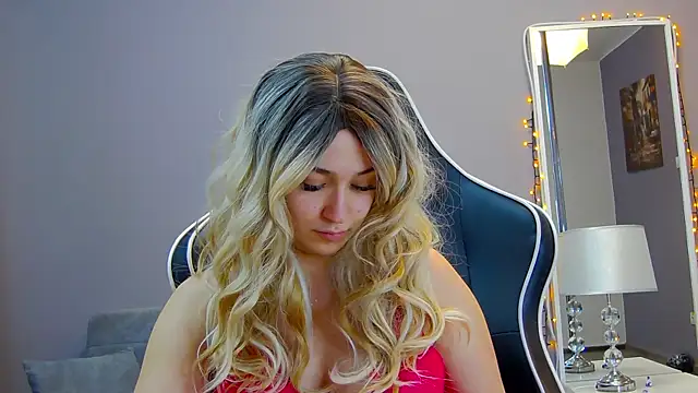 Eva Lovvia  online show from 3, 3, 2025