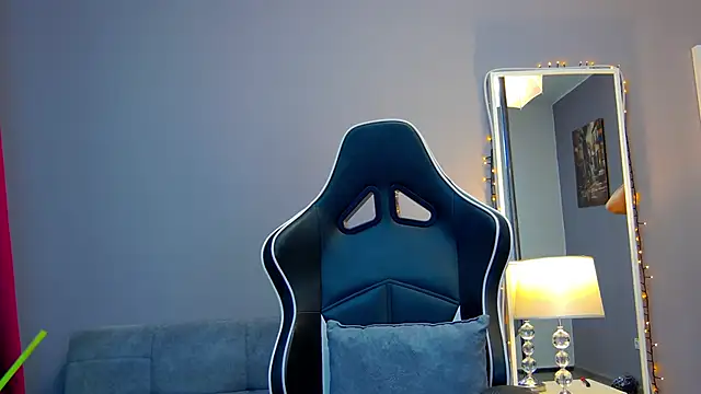 Eva Lovvia  online show from 7, 3, 2025