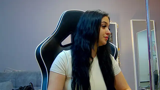 Eva Lovvia  online show from 11, 3, 2025