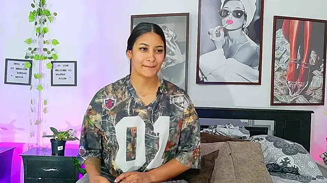 loretahorny online show from 25, 2, 2026