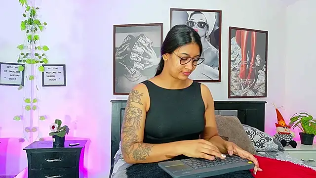 loretahorny online show from 27, 2, 2026