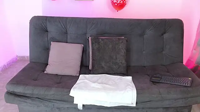 lucie petite online show from 17, 2, 2025