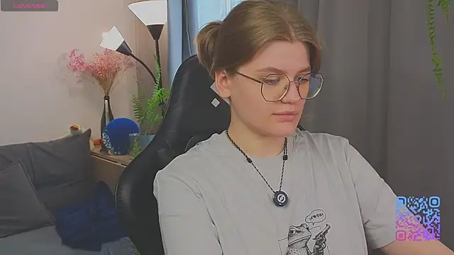 Snapshot of _JessieVibes chatting on 4, 7, 2026 JessieVibes online show from 4, 7, 2026
