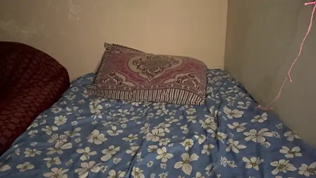 hot hunk boy online show from 3, 3, 2026