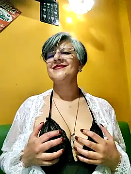 Snapshot of ilonna2025 chatting on 1, 8, 2026 ilonna2025 online show from 1, 8, 2026