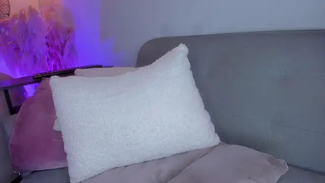 cutte hanna18 online show from 13, 2, 2025