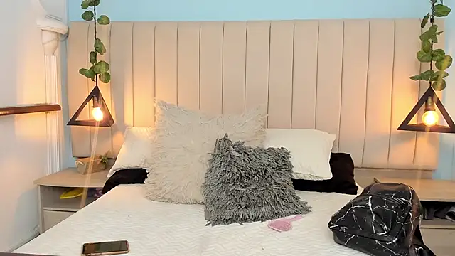 Paulina Lopezz online show from 3, 2, 2025