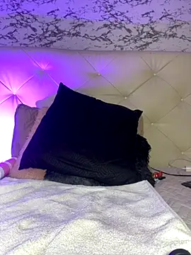 Snapshot of Lili__taylor chatting on 4, 11, 2025 Lili taylor online show from 4, 11, 2025