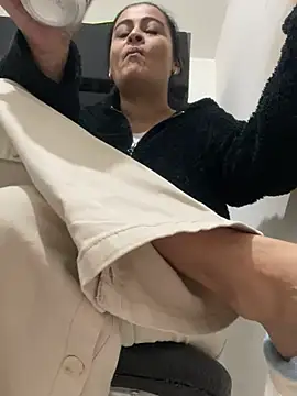 Snapshot of Lili__taylor chatting on 9, 3, 2026 Lili taylor online show from 9, 3, 2026