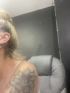 viktoria davis  online show from 13, 3, 2025