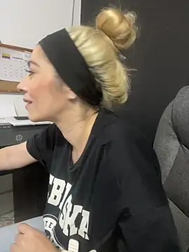 viktoria davis  online show from 17, 3, 2025