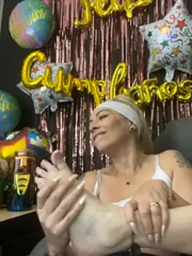 viktoria davis  online show from 18, 12, 2025