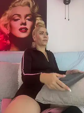 Snapshot of viktoria_davis_ chatting on 4, 6, 2026 viktoria davis online show from 4, 6, 2026