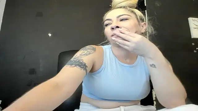 Snapshot of viktoria_davis_ chatting on 8, 7, 2026 viktoria davis online show from 8, 7, 2026