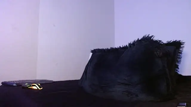 Snapshot of Lliam_2 chatting on 13, 10, 2025 Lliam 2 online show from 13, 10, 2025