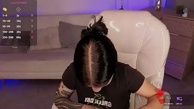 Nicole Foxx  online show from 22, 3, 2026