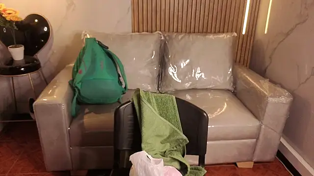 Snapshot of Kitten_Cam chatting on 23, 6, 2026 Kitten Cam online show from 23, 6, 2026