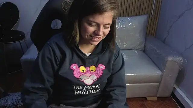 Snapshot of Kitten_Cam chatting on 21, 7, 2026 Kitten Cam online show from 21, 7, 2026