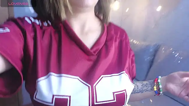 Snapshot of Kitten_Cam chatting on 28, 7, 2026 Kitten Cam online show from 28, 7, 2026