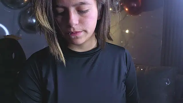 Snapshot of Kitten_Cam chatting on 30, 7, 2026 Kitten Cam online show from 30, 7, 2026