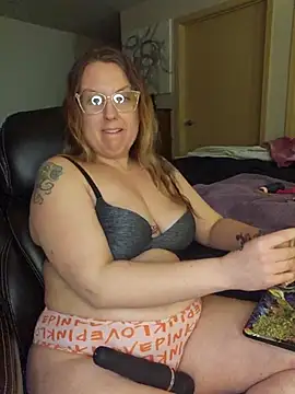 TattedMamaXOXO online show from 13, 2, 2025