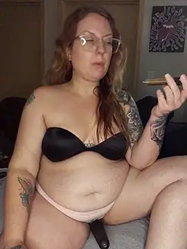 TattedMamaXOXO online show from 8, 9, 2025