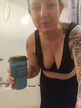TattedMamaXOXO online show from 27, 4, 2026