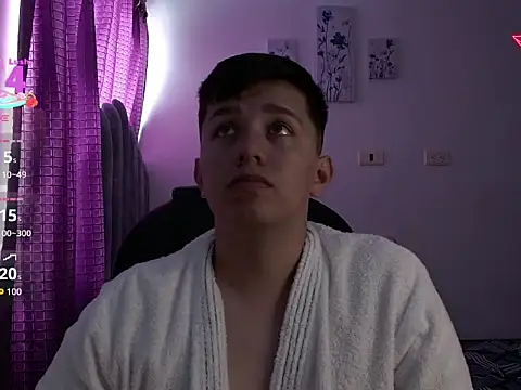 Snapshot of Alan_red chatting on 8, 9, 2025 Alan red online show from 8, 9, 2025