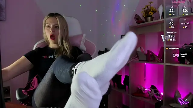 RayaCarr  online show from 10, 9, 2025