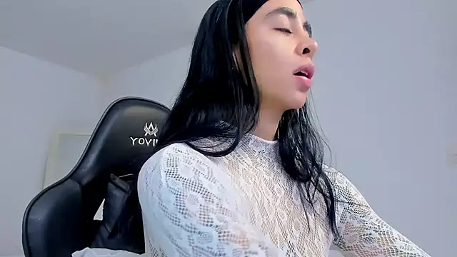 Snapshot of sophierooy22 chatting on 13, 7, 2026 sophierooy22 online show from 13, 7, 2026