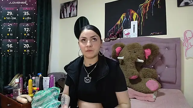 Emmie Hot online show from 31, 10, 2025