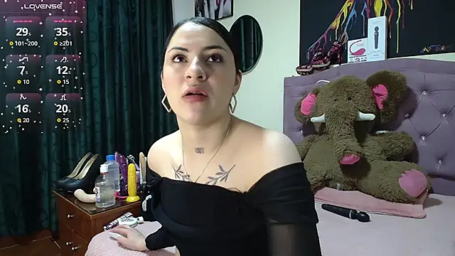 Emmie Hot online show from 22, 11, 2025