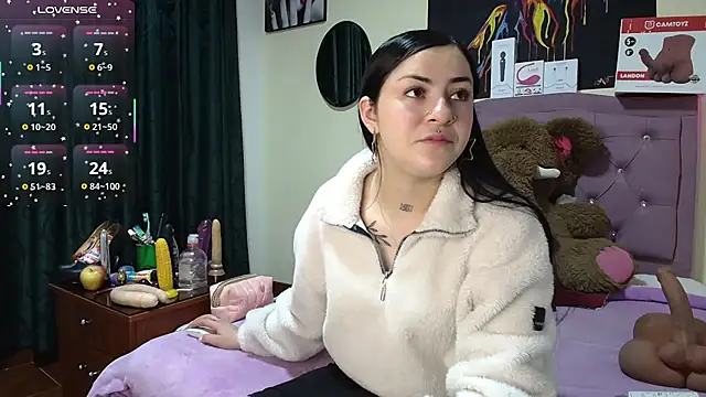 Emmie Hot online show from 6, 5, 2026